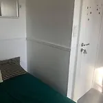 STUDIO CŒUR VIEUX PARIS. Pied du métro.Tout équipé