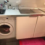 STUDIO CŒUR VIEUX PARIS. Pied du métro.Tout équipé